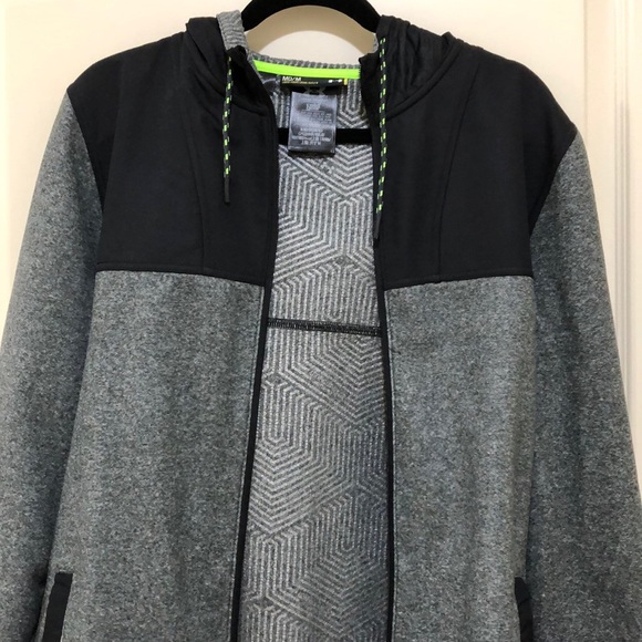 UNDER ARMOUR ZIP UP.  MEN’s MED - Picture 5 of 5
